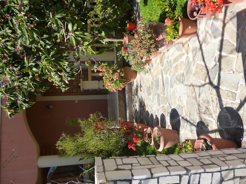 Marinos Studios At Lourdata Village Exterior foto